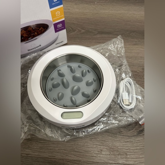 Honeywell 2-in-1 Smart Pet Bowl with Removable Slow Feeder Insert - Picture 7 of 9